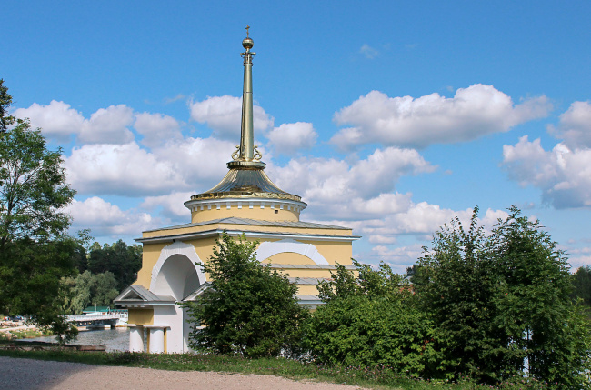 Архиерейская пристань в Ниловой пустыни на озере Селигер
