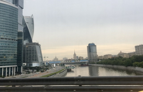 Через р Москва по автомосту