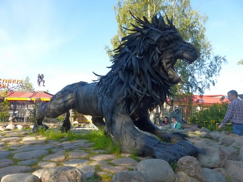 Свирепый лев
