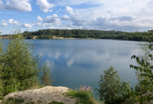 Озеро с облаками