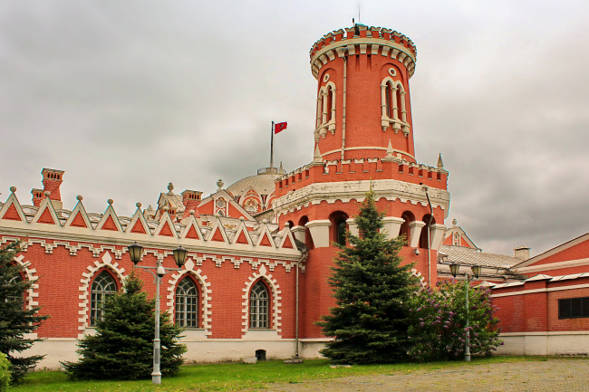 стена дворца и башня