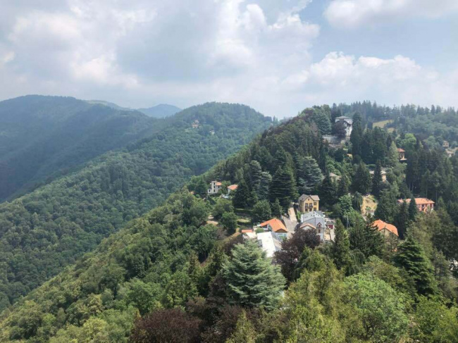 Домики-скворечники в горах