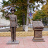 У Кадетского корпуса.