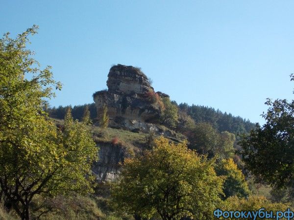 Лермонтовская скала в окрестности Кисловодска